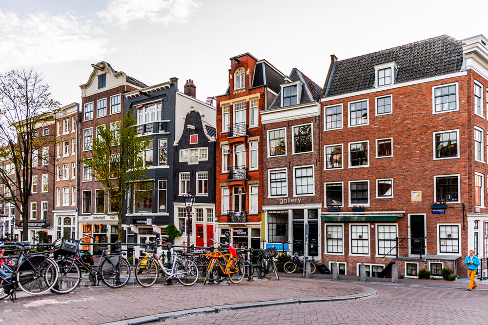Парковка в Амстердаме (ширина: 4000 мм, высота: 2800 мм, количество полос: 4)