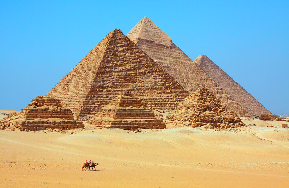 Пирамиды (ширина: 4000 мм, высота: 2800 мм, количество полос: 4)