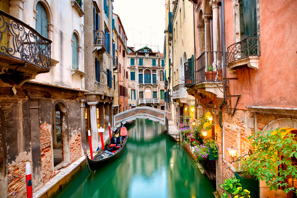 Венецианский канал (ширина: 4000 мм, высота: 2800 мм, количество полос: 4)